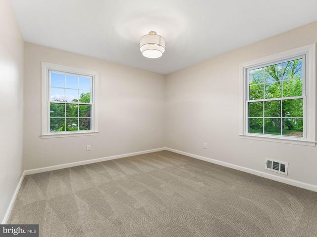 17 CARTY DR, Bordentown, NJ 08505