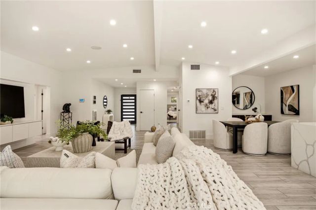 5741 Ostrom, Encino, CA 91316