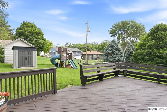 8222 Gold Street, Omaha, NE 68124