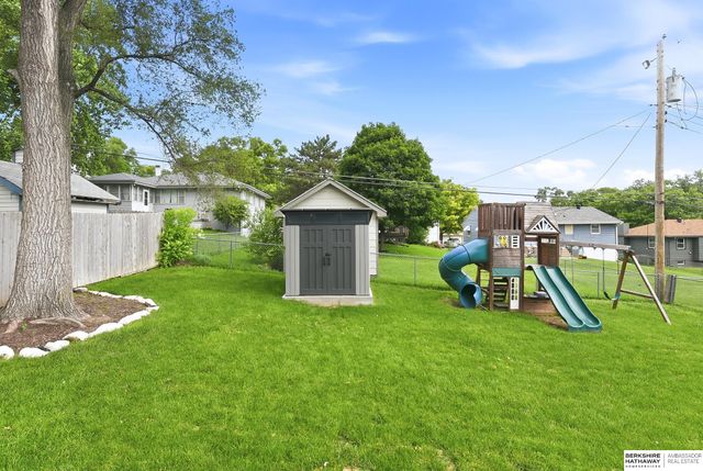 8222 Gold Street, Omaha, NE 68124