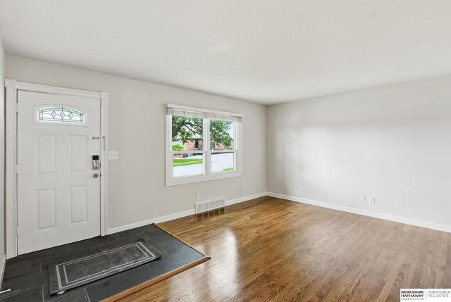 8222 Gold Street, Omaha, NE 68124
