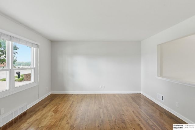 8222 Gold Street, Omaha, NE 68124