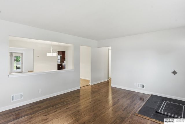 8222 Gold Street, Omaha, NE 68124