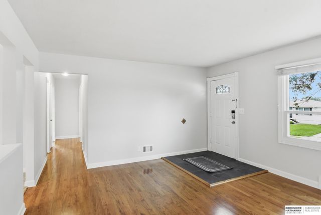 8222 Gold Street, Omaha, NE 68124