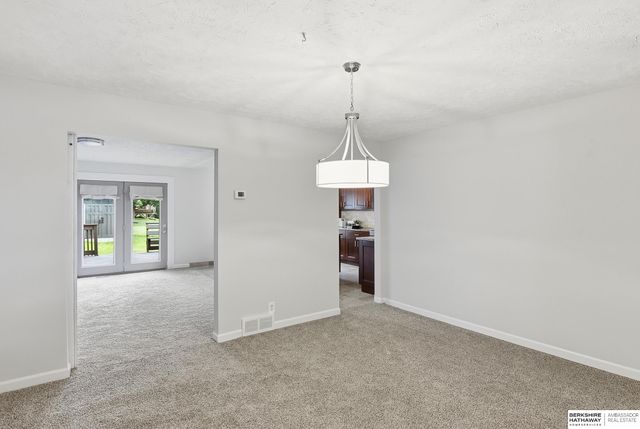 8222 Gold Street, Omaha, NE 68124