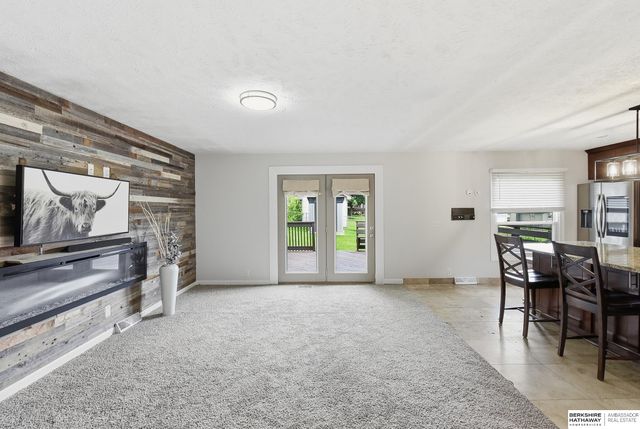 8222 Gold Street, Omaha, NE 68124