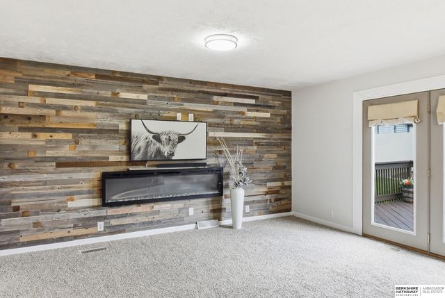 8222 Gold Street, Omaha, NE 68124