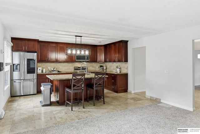 8222 Gold Street, Omaha, NE 68124
