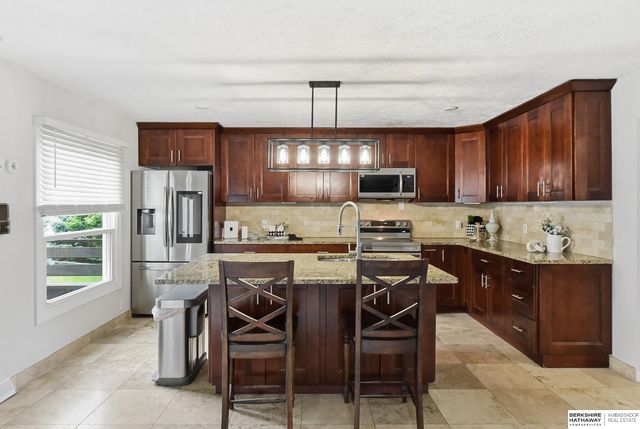 8222 Gold Street, Omaha, NE 68124