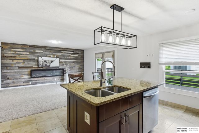 8222 Gold Street, Omaha, NE 68124