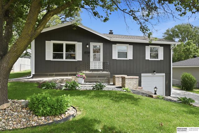 8222 Gold Street, Omaha, NE 68124