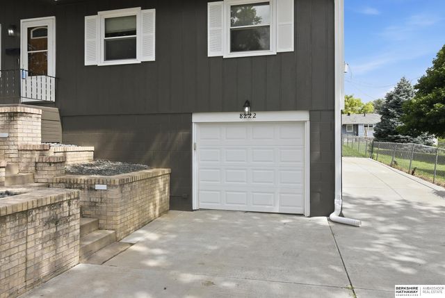 8222 Gold Street, Omaha, NE 68124