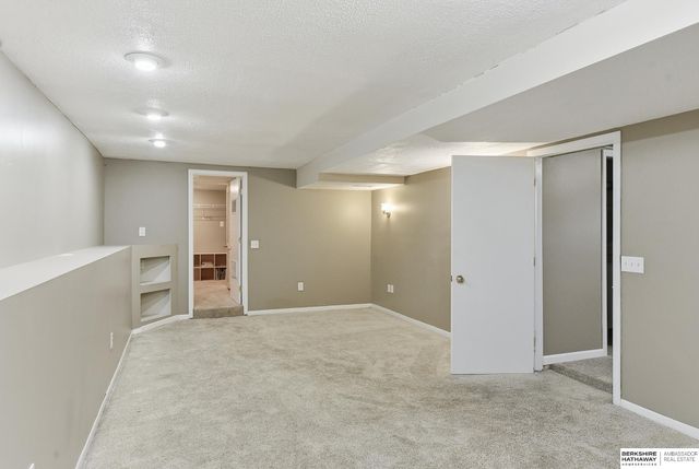 8222 Gold Street, Omaha, NE 68124