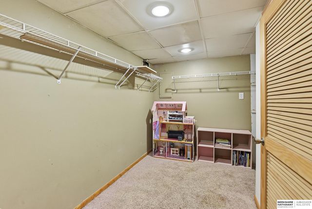 8222 Gold Street, Omaha, NE 68124