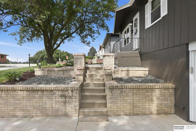 8222 Gold Street, Omaha, NE 68124