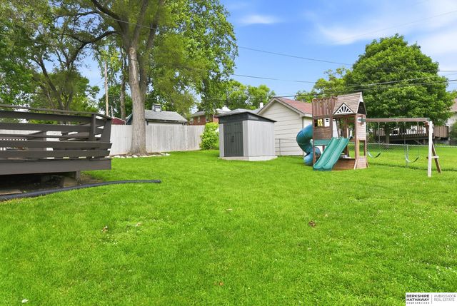8222 Gold Street, Omaha, NE 68124