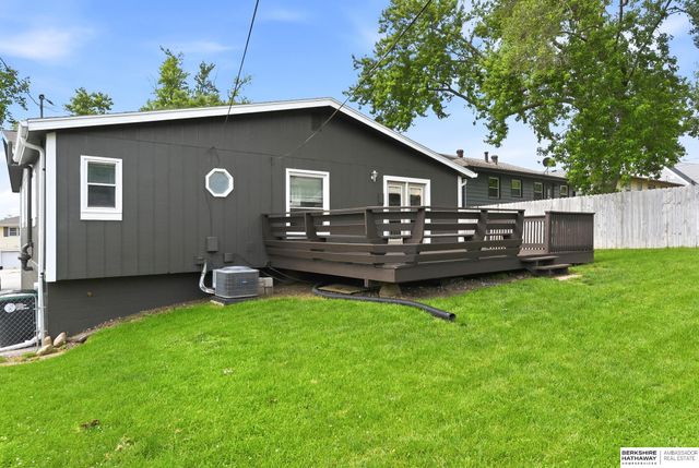 8222 Gold Street, Omaha, NE 68124