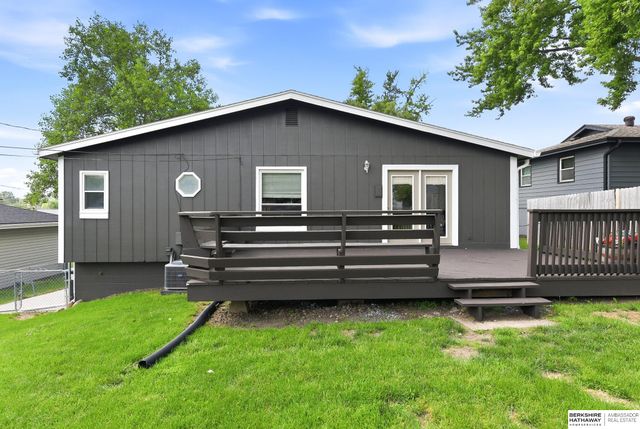 8222 Gold Street, Omaha, NE 68124
