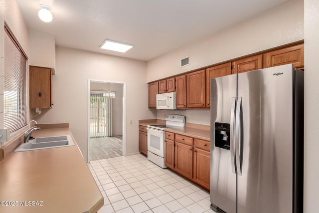 731 W Rio Moctezuma, Green Valley, AZ 85614