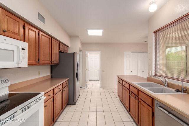 731 W Rio Moctezuma, Green Valley, AZ 85614