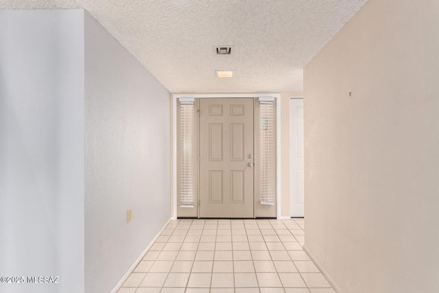 731 W Rio Moctezuma, Green Valley, AZ 85614