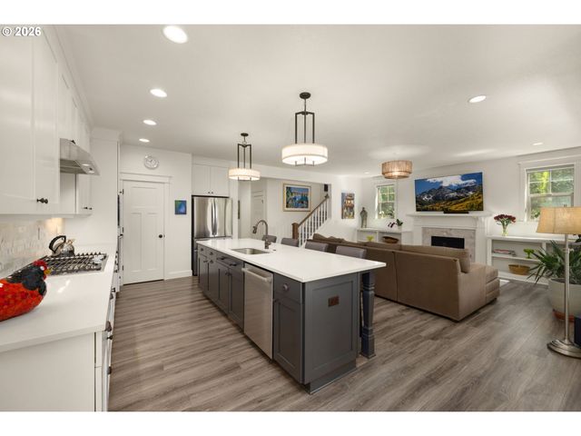 12357 HAMPTON Dr, Oregon City, OR 97045