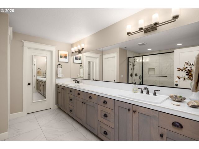 12357 HAMPTON Dr, Oregon City, OR 97045