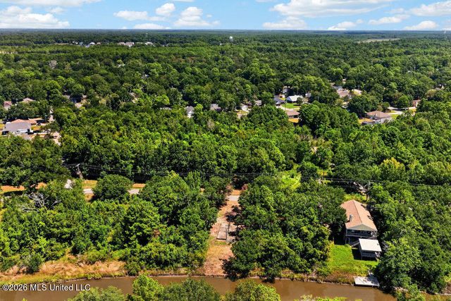 9229 Seacliff Boulevard, Ocean Springs, MS 39564