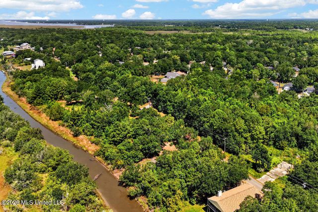 9229 Seacliff Boulevard, Ocean Springs, MS 39564