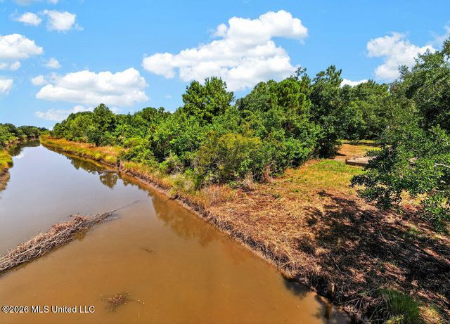 9229 Seacliff Boulevard, Ocean Springs, MS 39564