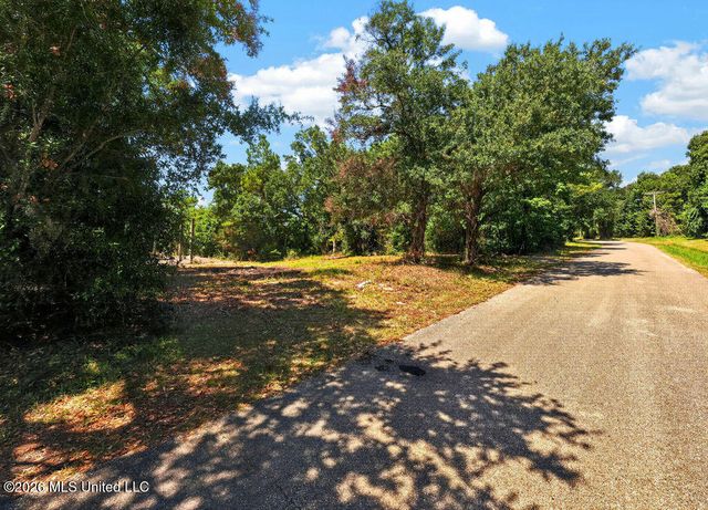 9229 Seacliff Boulevard, Ocean Springs, MS 39564
