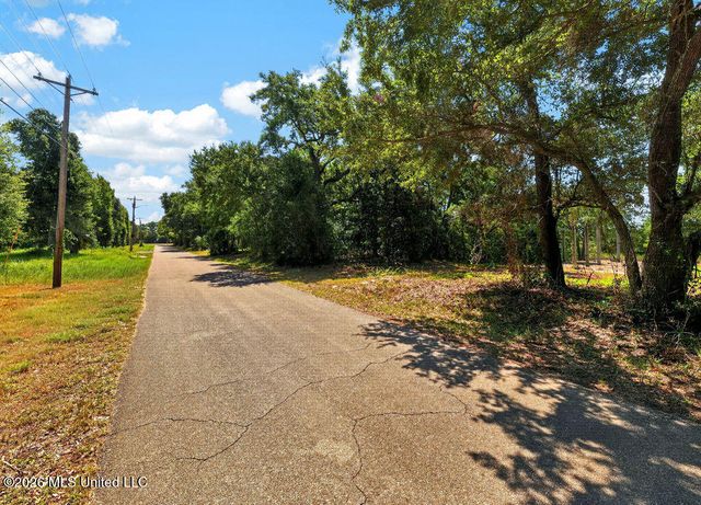 9229 Seacliff Boulevard, Ocean Springs, MS 39564