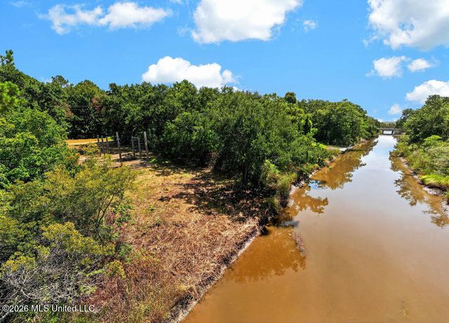 9229 Seacliff Boulevard, Ocean Springs, MS 39564
