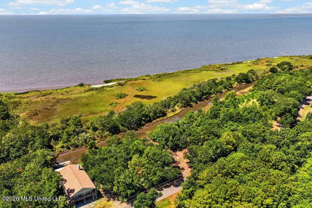 9229 Seacliff Boulevard, Ocean Springs, MS 39564