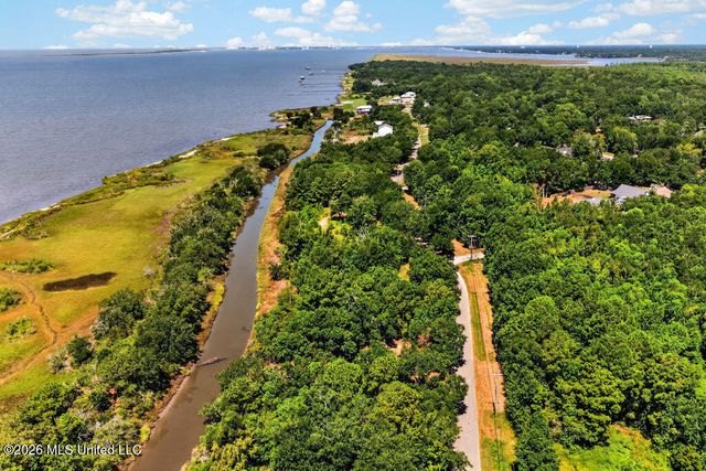 9229 Seacliff Boulevard, Ocean Springs, MS 39564