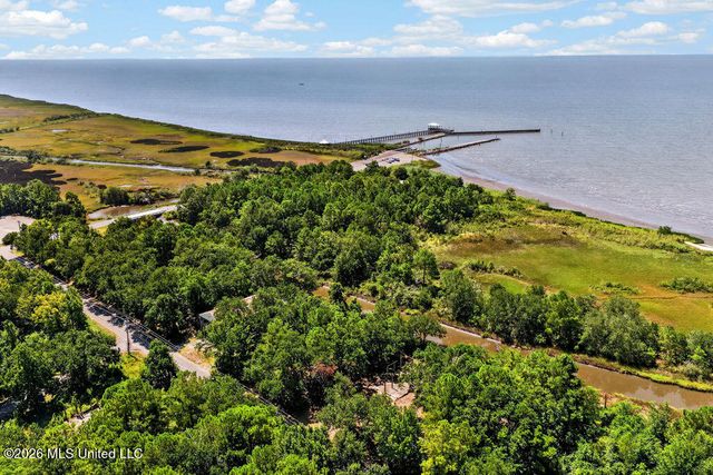 9229 Seacliff Boulevard, Ocean Springs, MS 39564