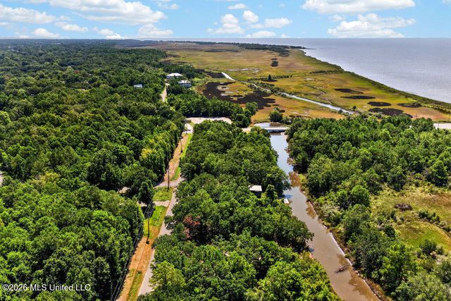 9229 Seacliff Boulevard, Ocean Springs, MS 39564