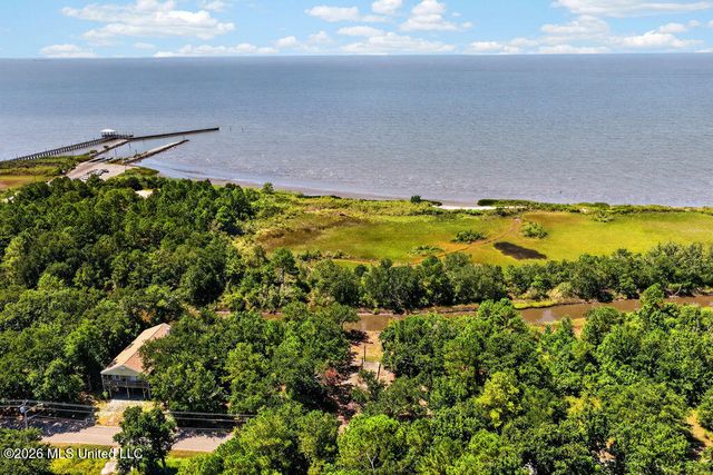 9229 Seacliff Boulevard, Ocean Springs, MS 39564