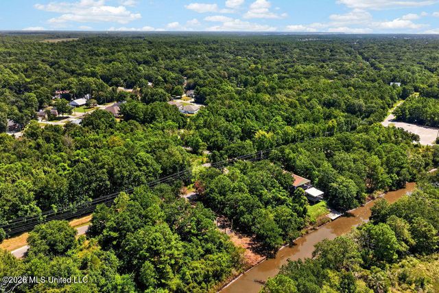 9229 Seacliff Boulevard, Ocean Springs, MS 39564
