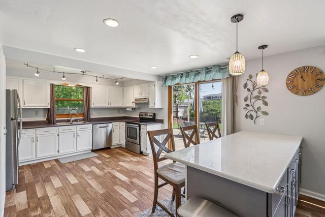 W138S6995 Sherwood CIRCLE, Muskego, WI 53150