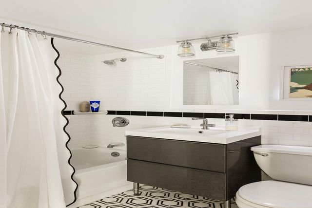 170 Norfolk St Apt 2, New York City, NY 10002