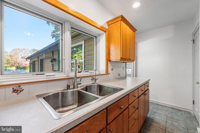 1011 BRISTOL RD, Southampton, PA 18966