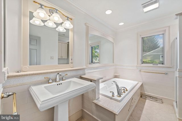 1011 BRISTOL RD, Southampton, PA 18966