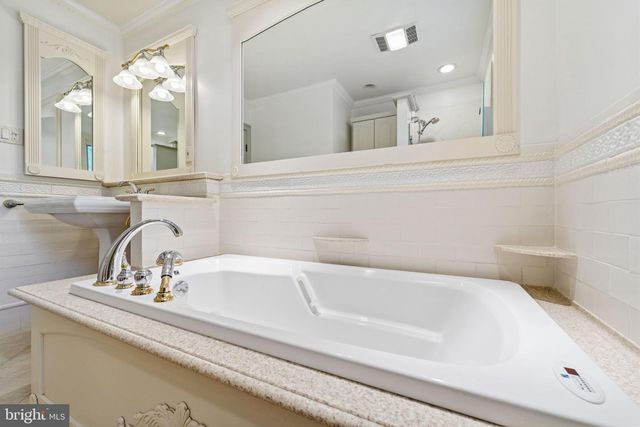 1011 BRISTOL RD, Southampton, PA 18966