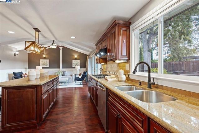 1766 Risdon Rd, Concord, CA 94518