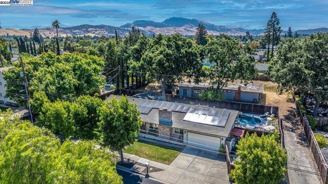 1766 Risdon Rd, Concord, CA 94518