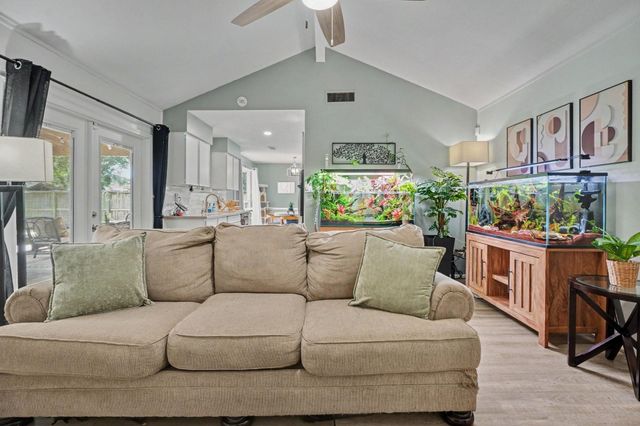 1931 Westlake Road, Houston, TX 77062