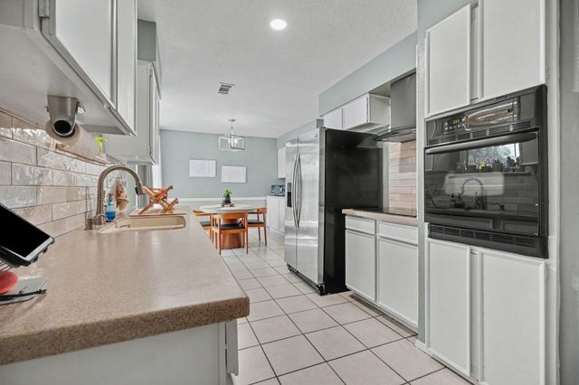 1931 Westlake Road, Houston, TX 77062
