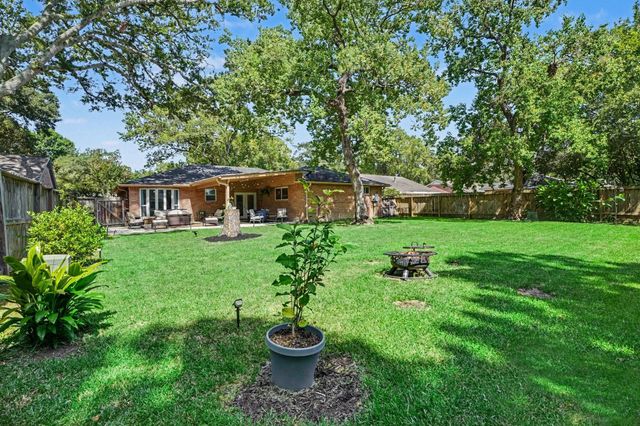 1931 Westlake Road, Houston, TX 77062
