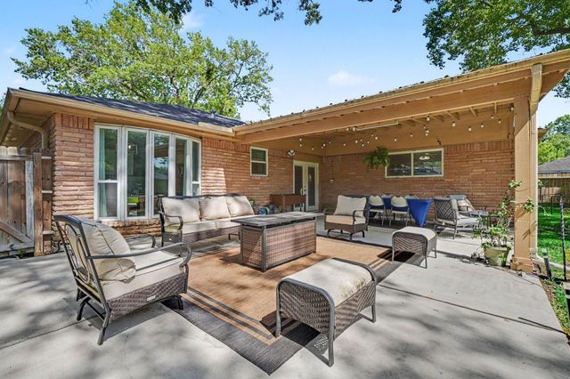 1931 Westlake Road, Houston, TX 77062